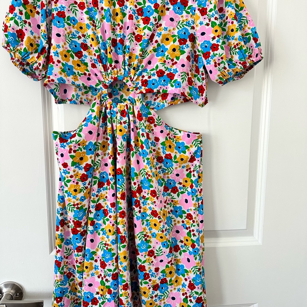 Flower cutout sunny dress